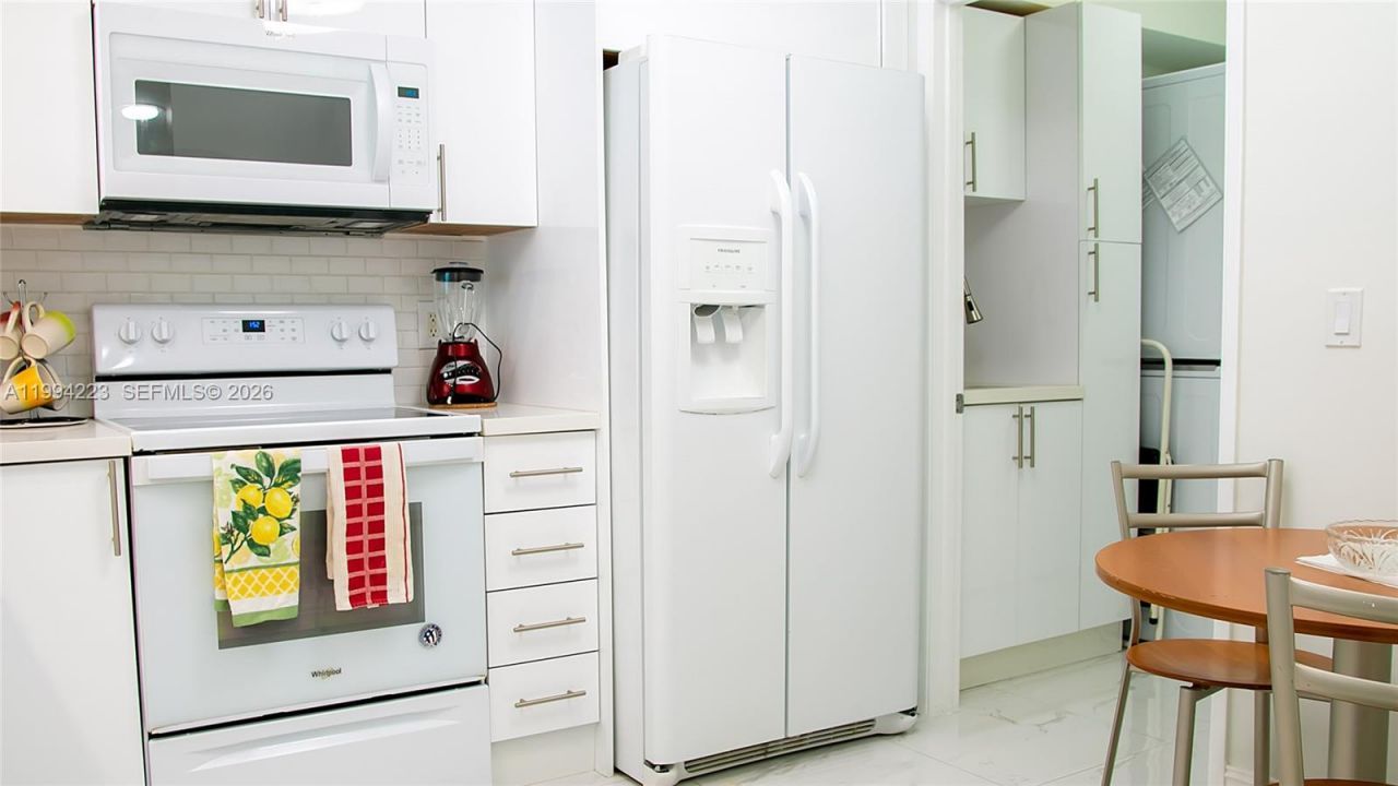18100 N Bay Rd, Unit 906, Sunny Isles Beach, FL 33160 Photo