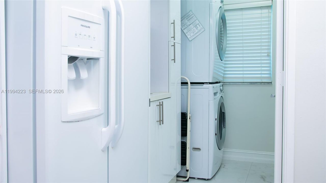 18100 N Bay Rd, Unit 906, Sunny Isles Beach, FL 33160 Photo