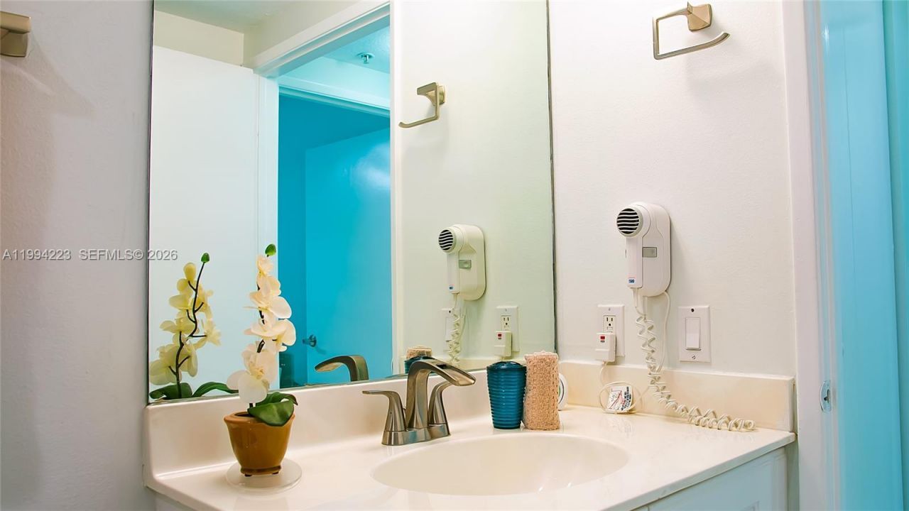 18100 N Bay Rd , Unit 906, Sunny Isles Beach, FL 33160 Photo