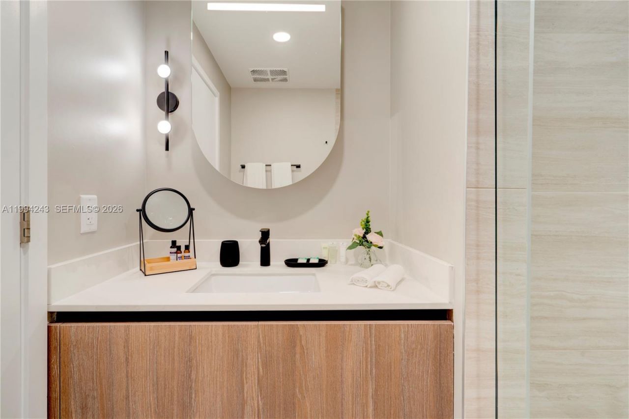 580 72nd St , Unit 1708, Miami Beach, FL 33141 Photo