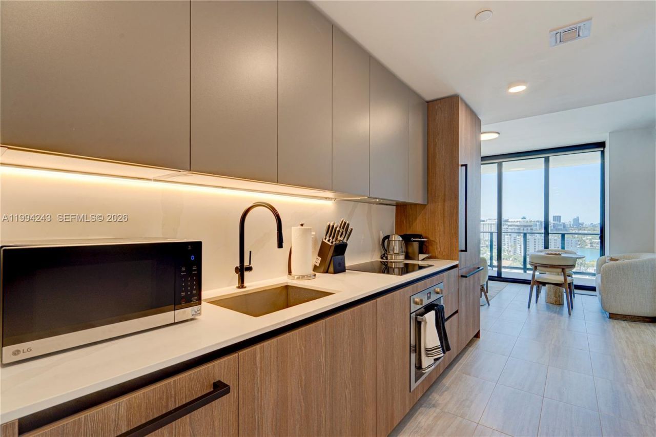 580 72nd St , Unit 1708, Miami Beach, FL 33141 Photo