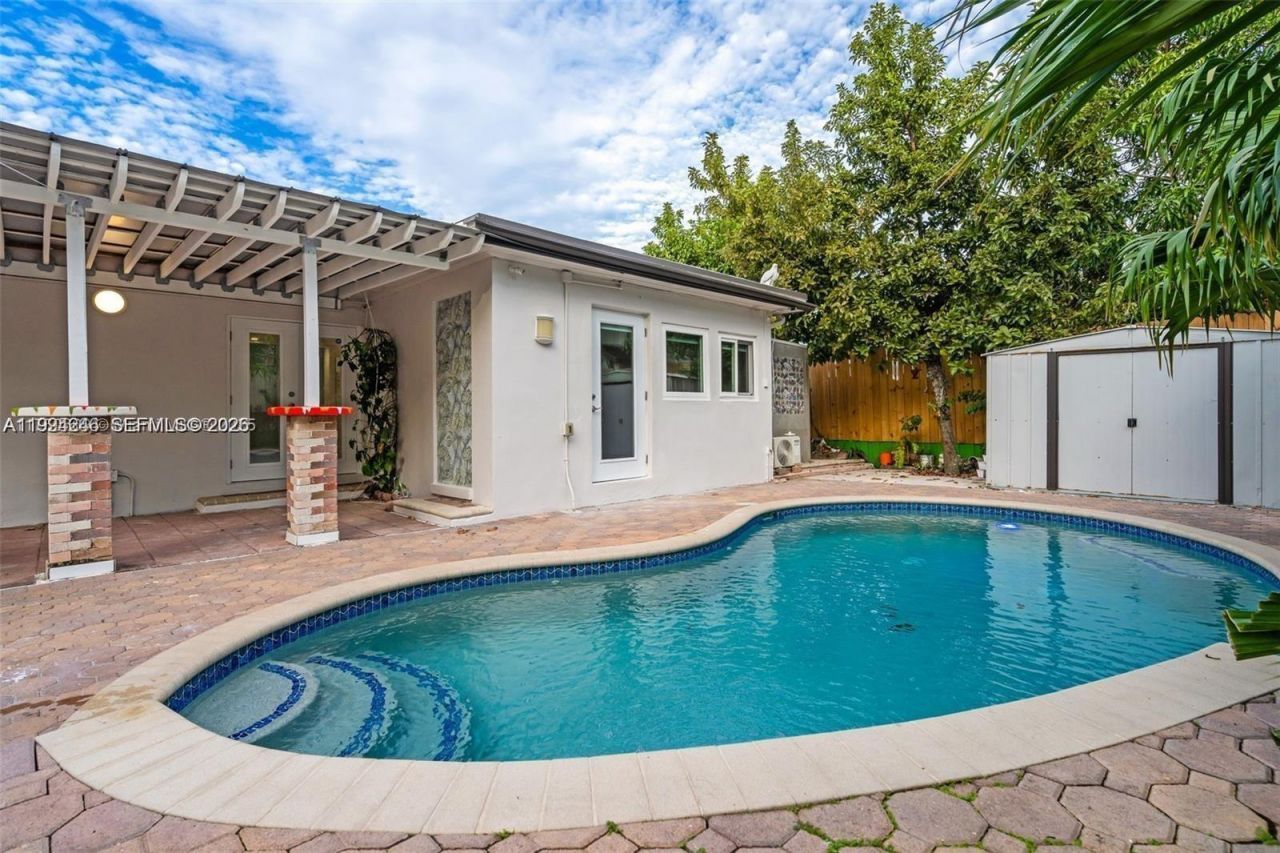 3800 Charles Ter , Miami, FL 33133 Photo