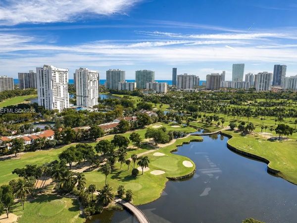 20379 W Country Club Dr, Unit 2236, Aventura, FL 33180