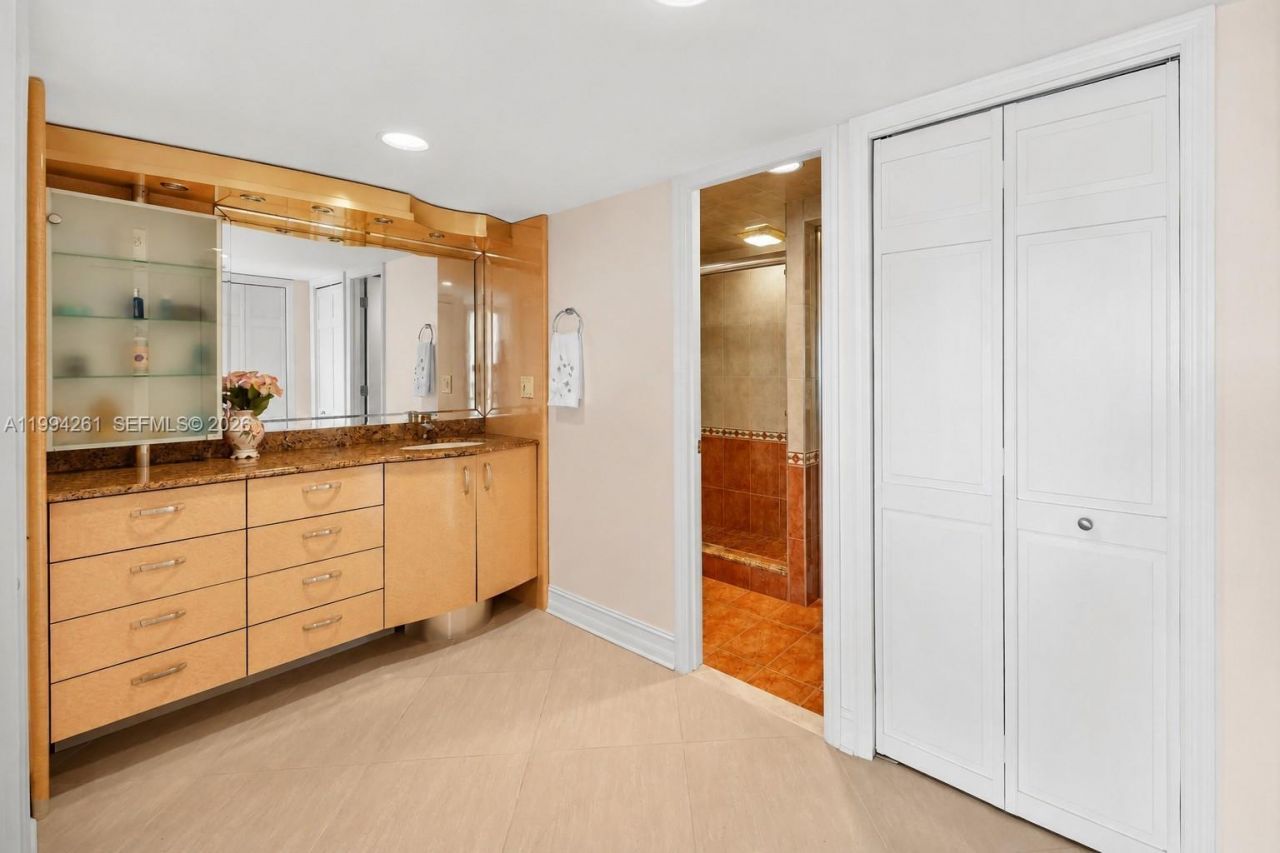 20379 W Country Club Dr, Unit 2236, Aventura, FL 33180 Photo