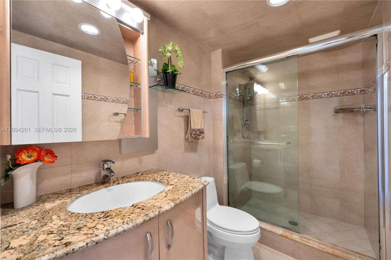 20379 W Country Club Dr, Unit 2236, Aventura, FL 33180 Photo