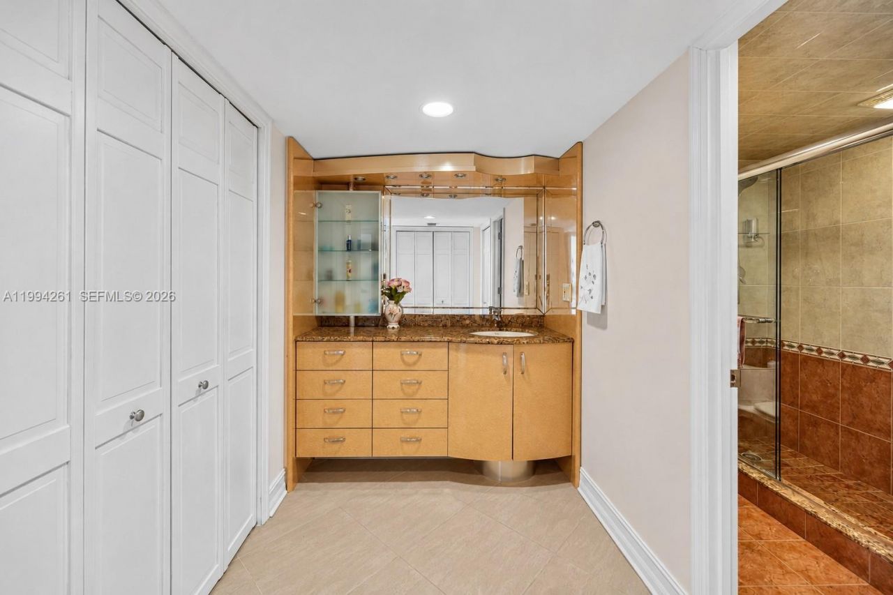 20379 W Country Club Dr, Unit 2236, Aventura, FL 33180 Photo
