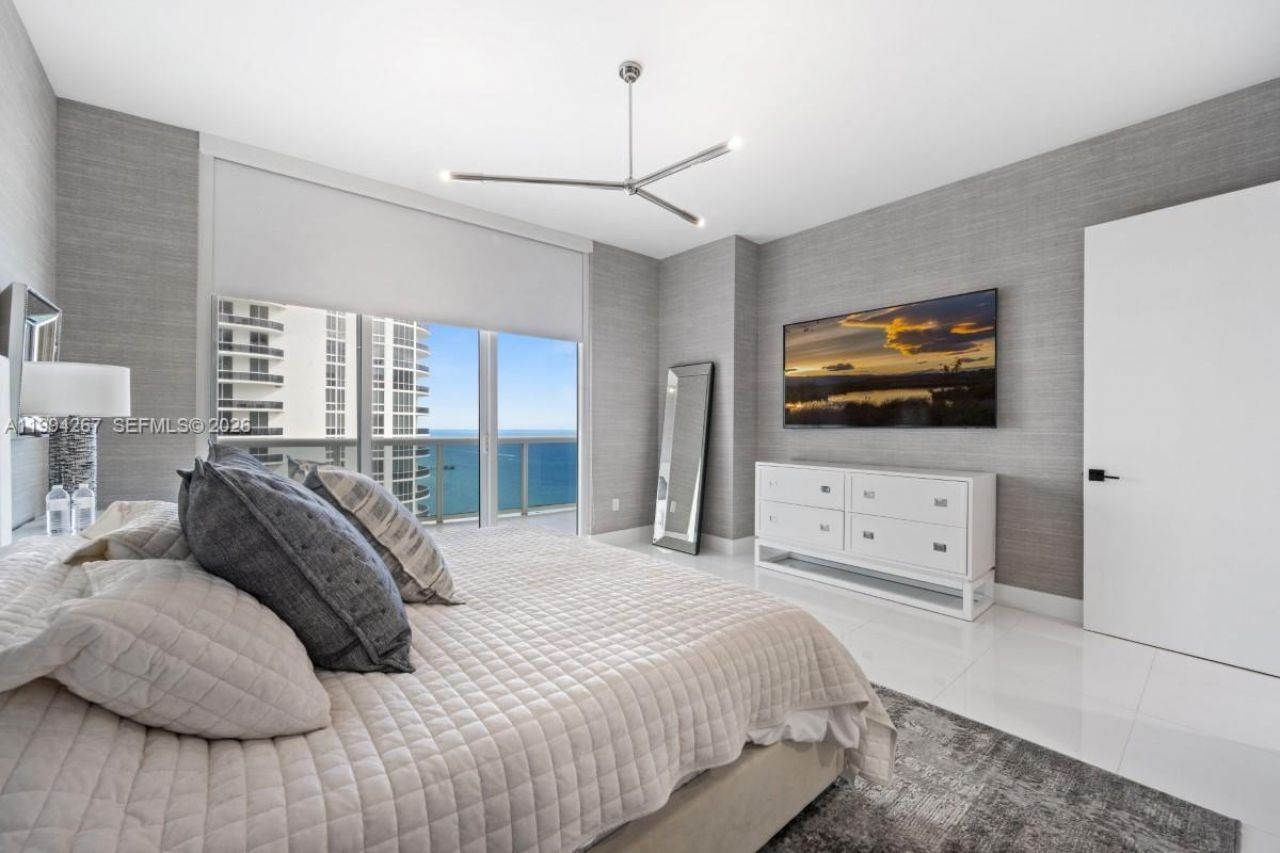 15811 Collins Ave , Unit 2002, Sunny Isles Beach, FL 33160 Photo