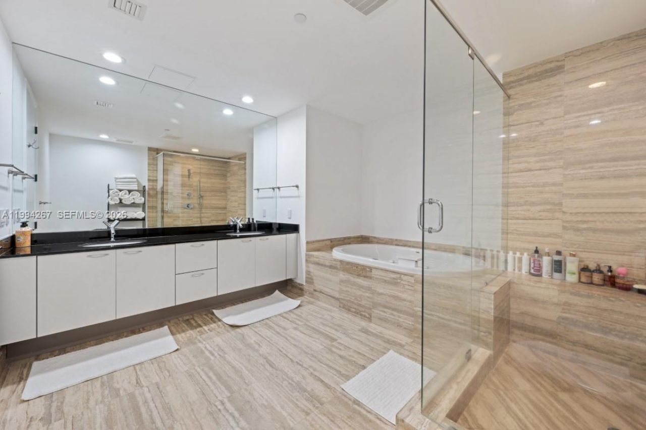 15811 Collins Ave , Unit 2002, Sunny Isles Beach, FL 33160 Photo