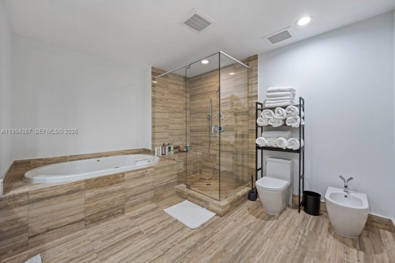 15811 Collins Ave , Unit 2002, Sunny Isles Beach, FL 33160 Photo