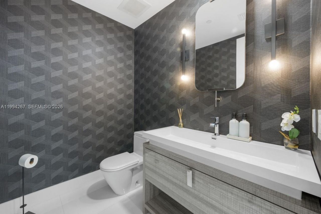 15811 Collins Ave , Unit 2002, Sunny Isles Beach, FL 33160 Photo