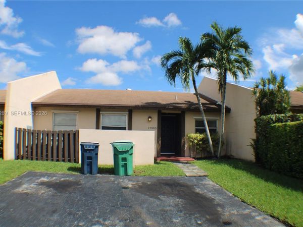 12003 SW 110th St Cir N , Miami, FL 33186