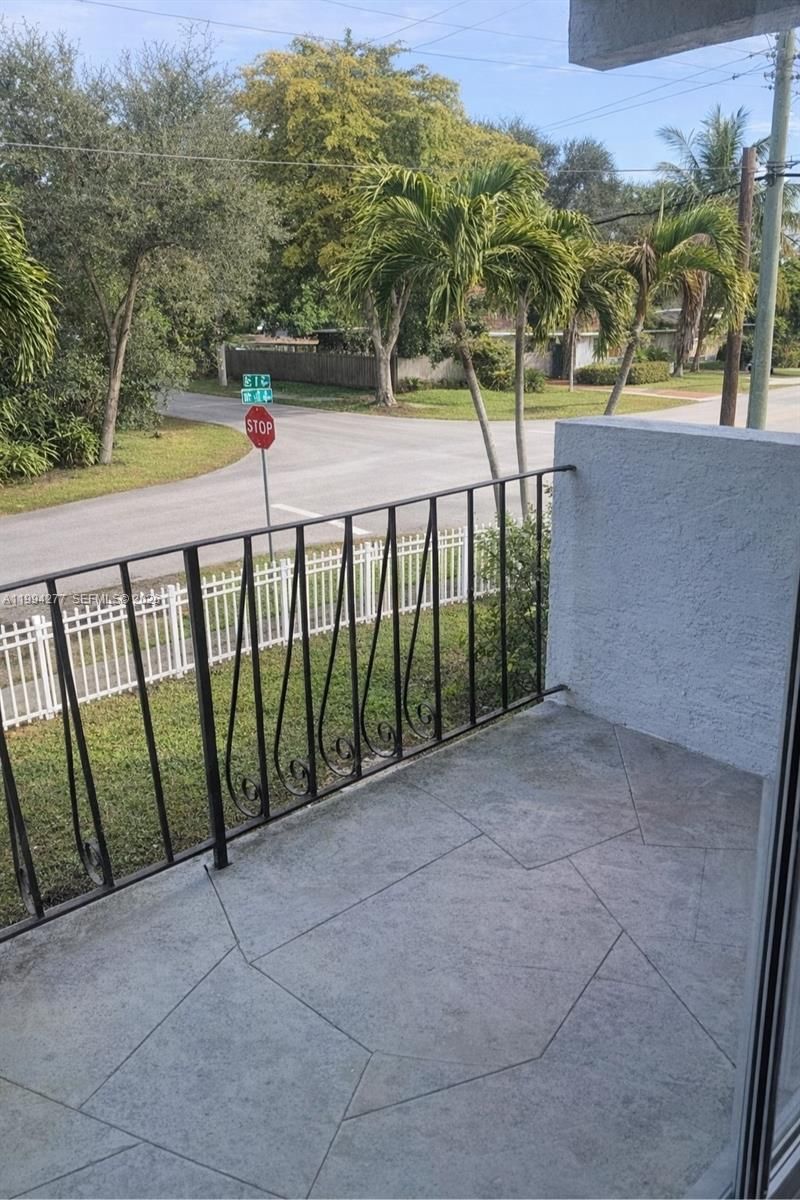 1090 NE 129th St , Unit 205, North Miami, FL 33161 Photo