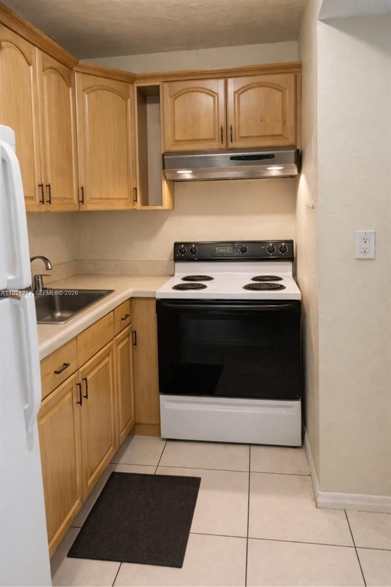 1090 NE 129th St , Unit 205, North Miami, FL 33161 Photo