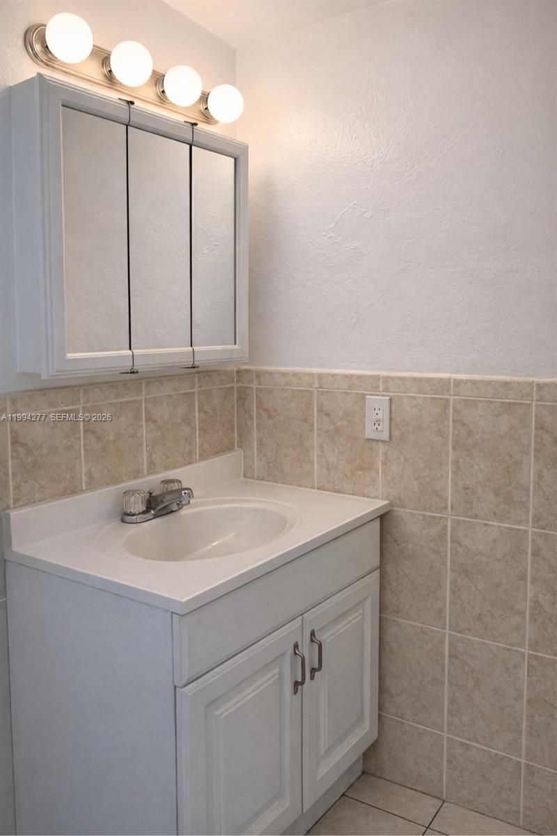 1090 NE 129th St , Unit 205, North Miami, FL 33161 Photo