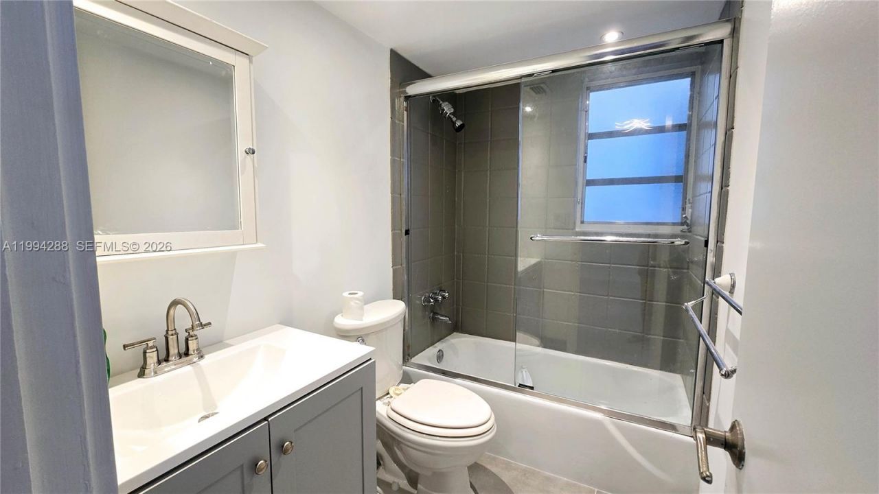 1811 Jefferson St , Unit 202, Hollywood, FL 33020 Photo