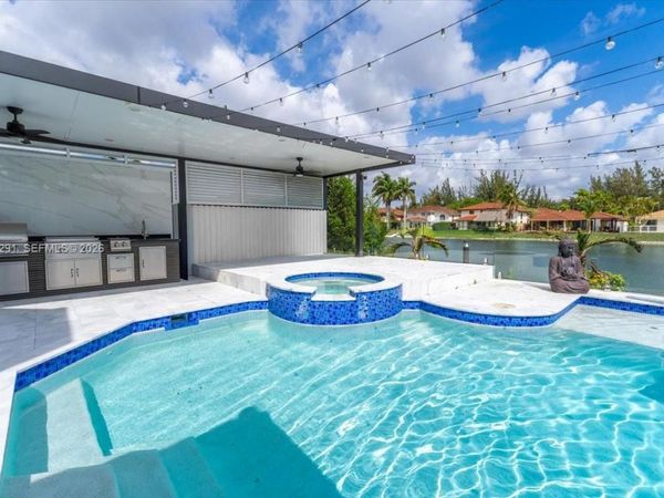 15763 SW 43rd St , Miami, FL 33185