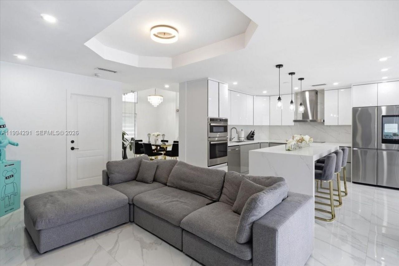 15763 SW 43rd St , Miami, FL 33185 Photo