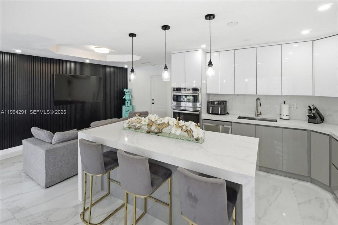 15763 SW 43rd St , Miami, FL 33185 Photo