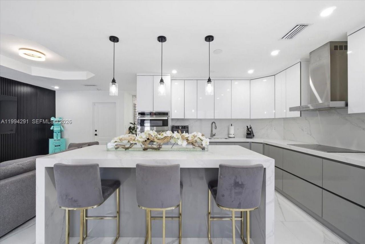 15763 SW 43rd St , Miami, FL 33185 Photo