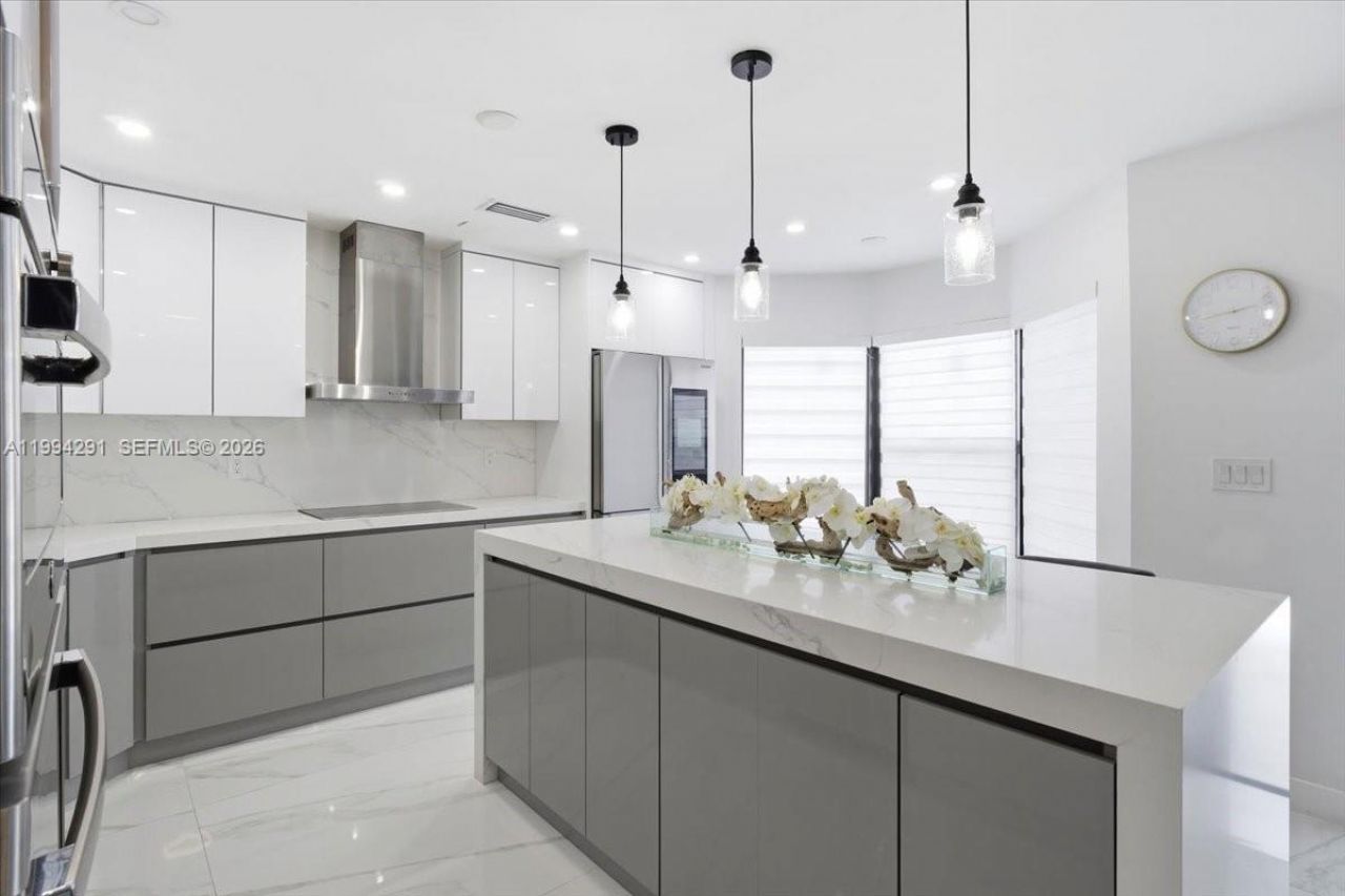 15763 SW 43rd St , Miami, FL 33185 Photo