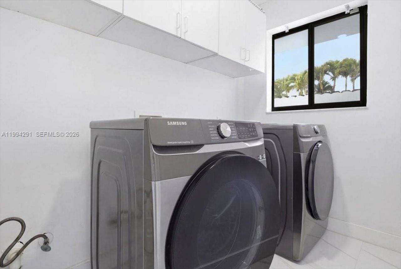 15763 SW 43rd St , Miami, FL 33185 Photo