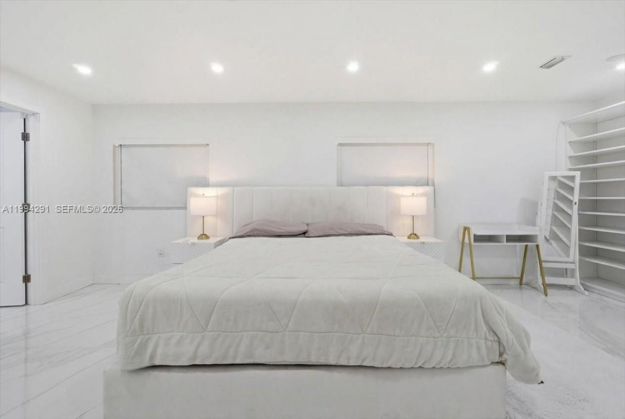 15763 SW 43rd St , Miami, FL 33185 Photo