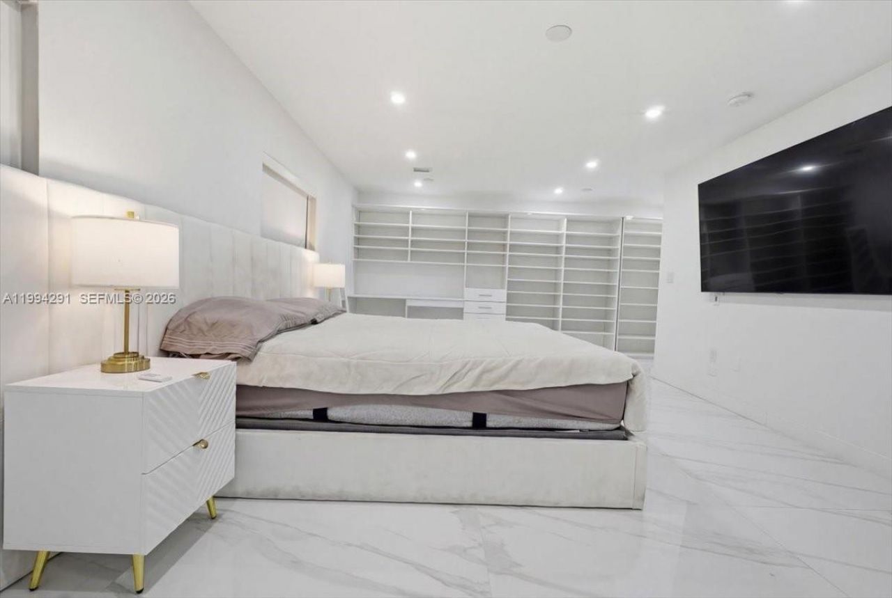 15763 SW 43rd St , Miami, FL 33185 Photo