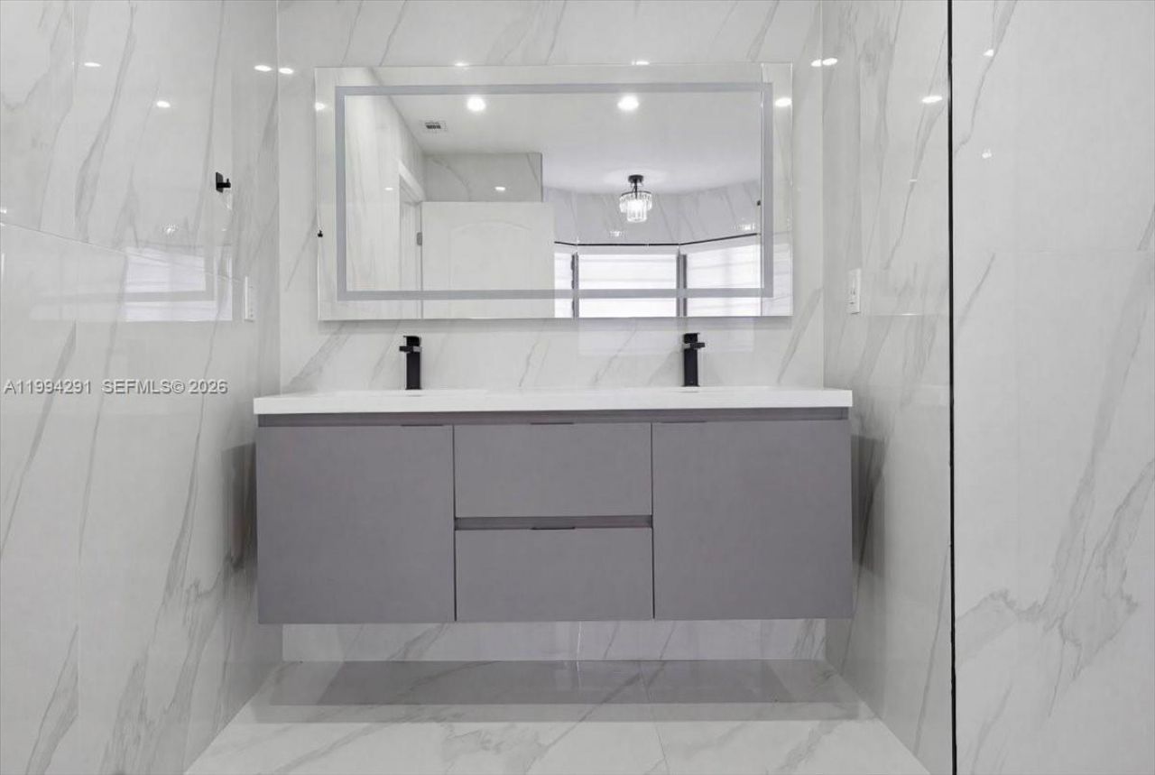 15763 SW 43rd St , Miami, FL 33185 Photo