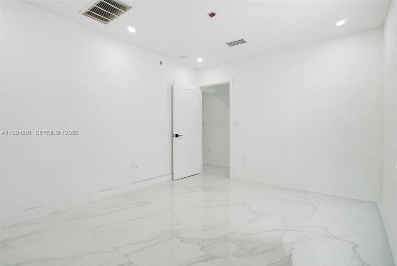 15763 SW 43rd St , Miami, FL 33185 Photo