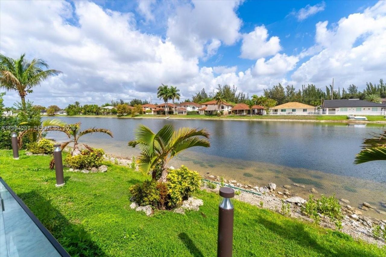 15763 SW 43rd St , Miami, FL 33185 Photo