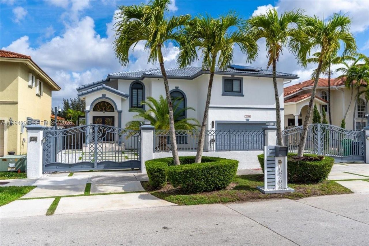 15763 SW 43rd St , Miami, FL 33185 Photo