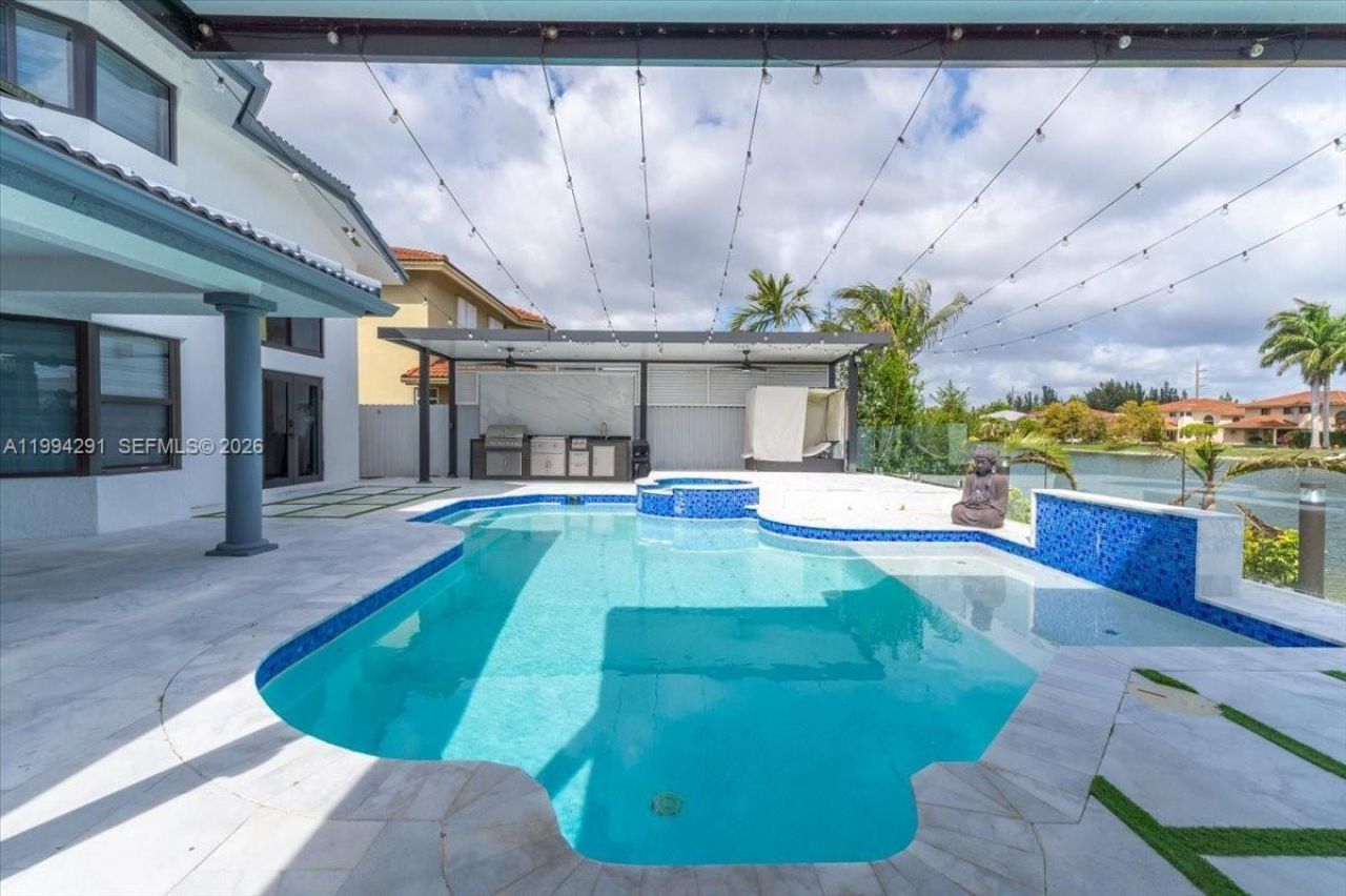 15763 SW 43rd St , Miami, FL 33185 Photo