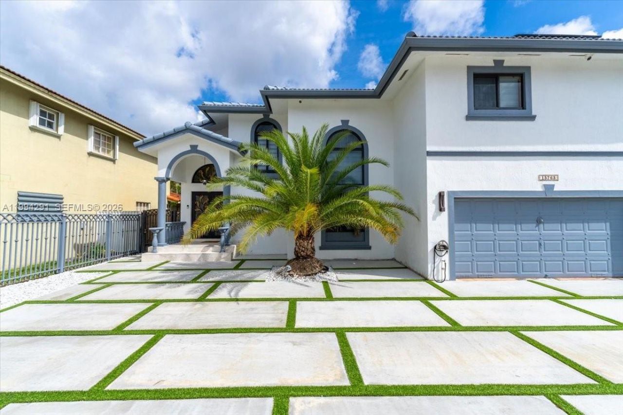 15763 SW 43rd St , Miami, FL 33185 Photo