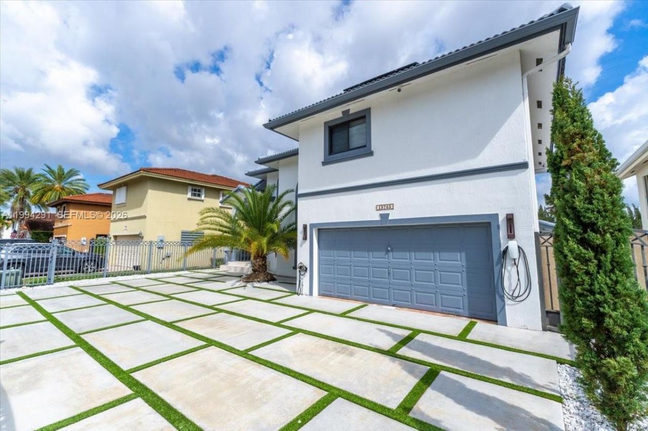 15763 SW 43rd St , Miami, FL 33185 Photo