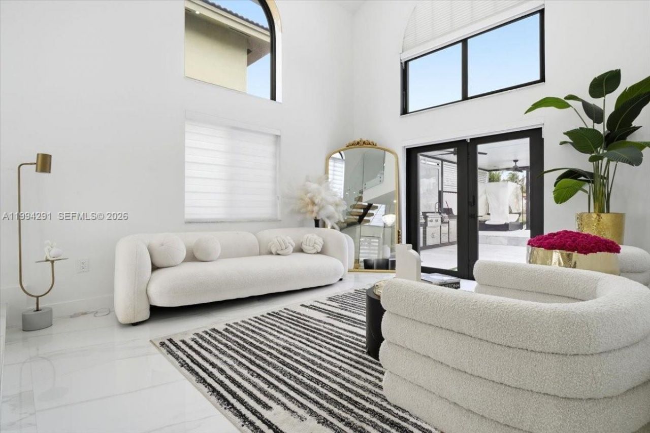 15763 SW 43rd St , Miami, FL 33185 Photo