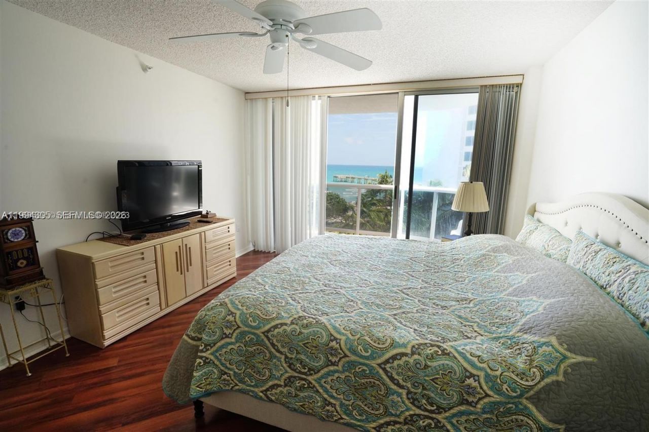 16711 Collins Ave, Unit 601, Sunny Isles Beach, FL 33160 Photo