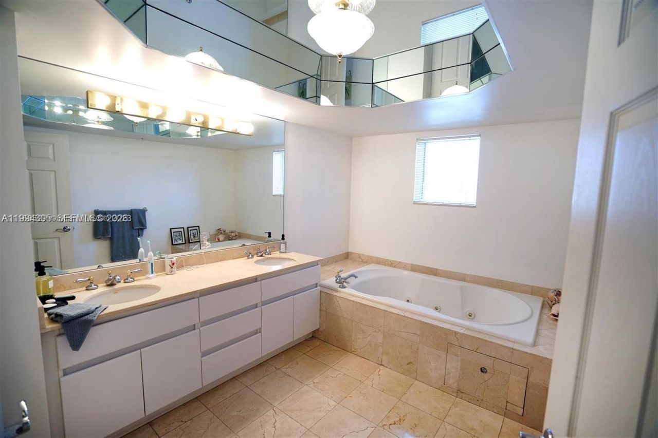 16711 Collins Ave, Unit 601, Sunny Isles Beach, FL 33160 Photo