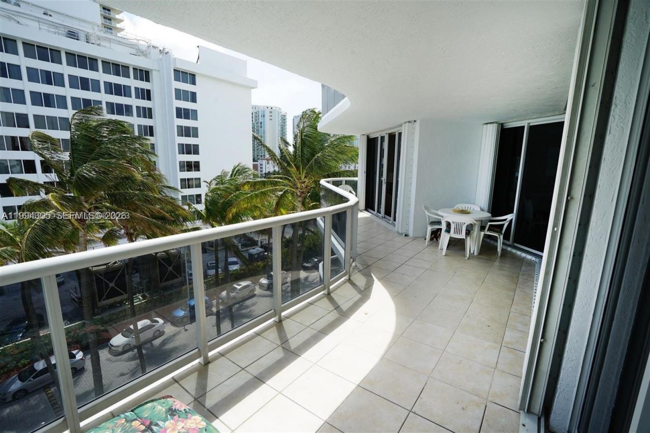 16711 Collins Ave, Unit 601, Sunny Isles Beach, FL 33160 Photo