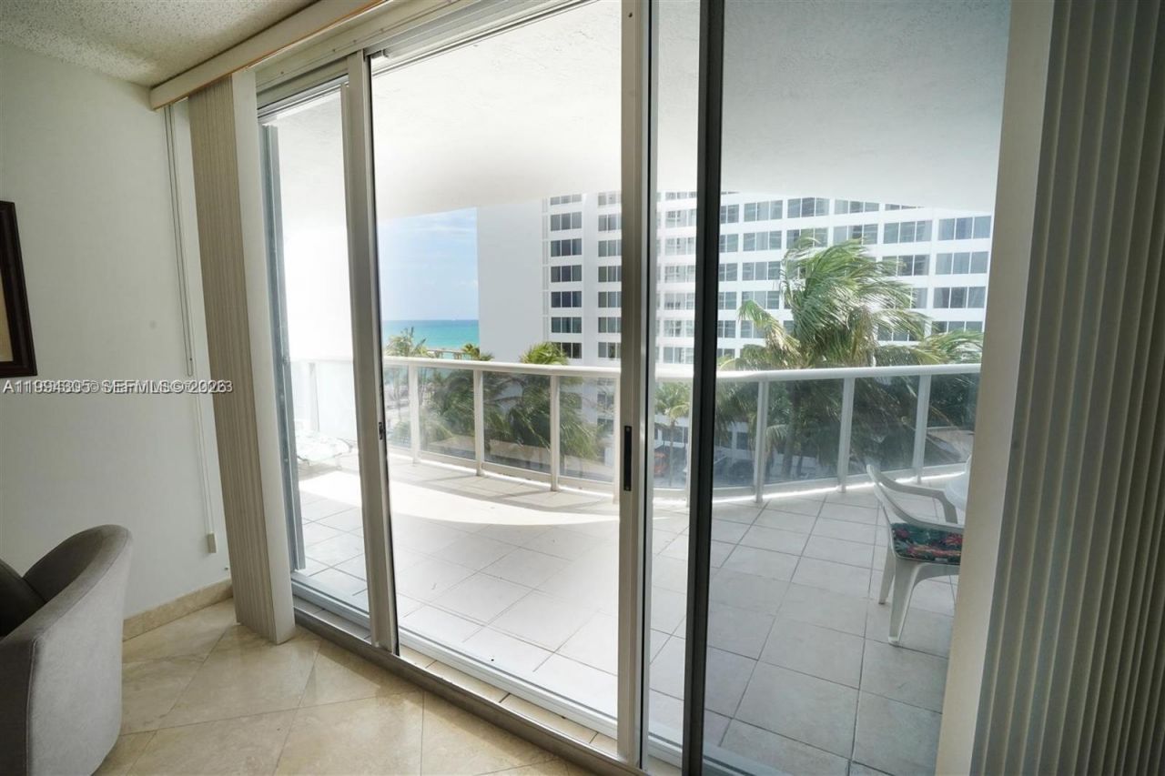 16711 Collins Ave, Unit 601, Sunny Isles Beach, FL 33160 Photo