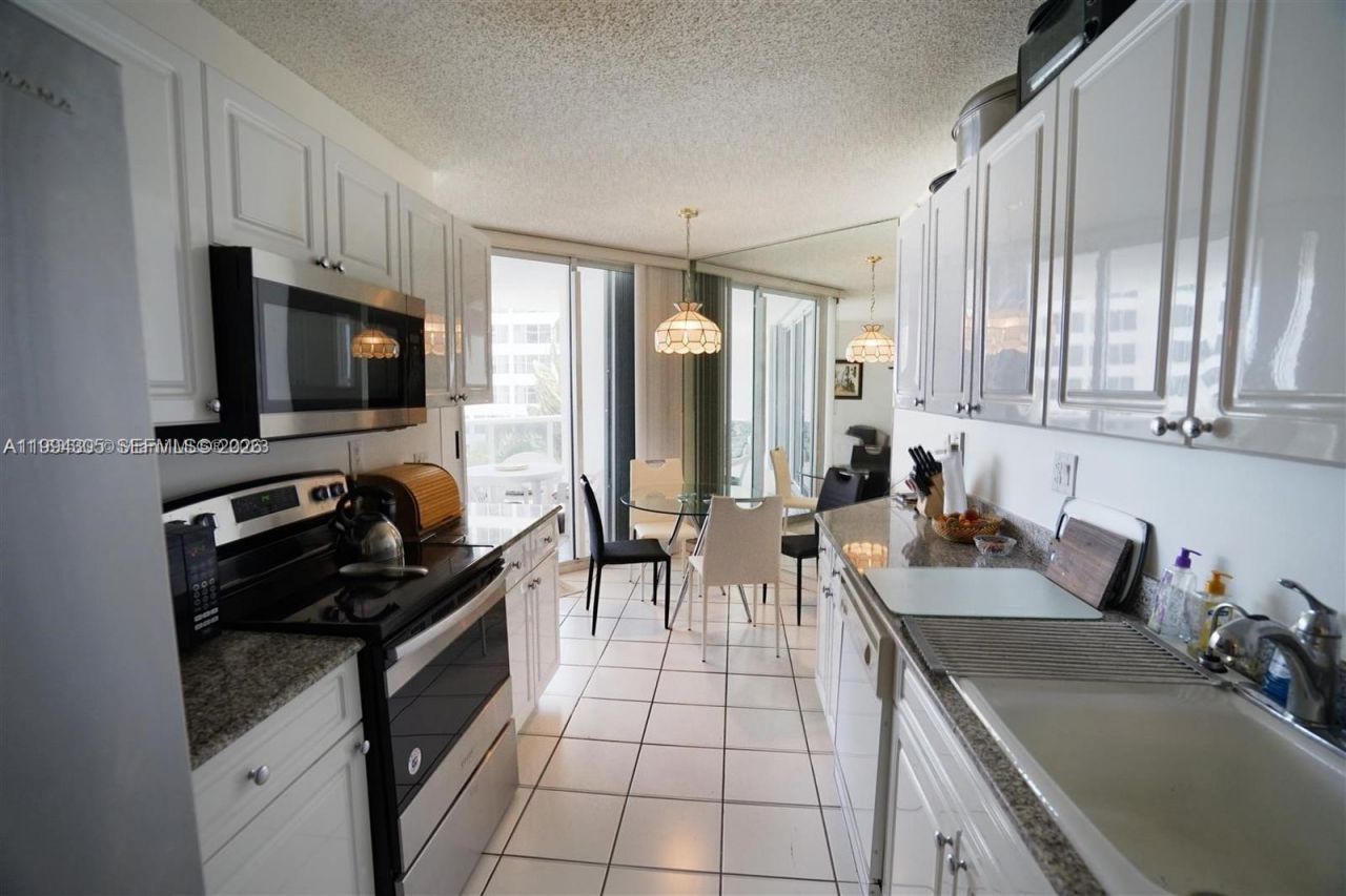 16711 Collins Ave, Unit 601, Sunny Isles Beach, FL 33160 Photo