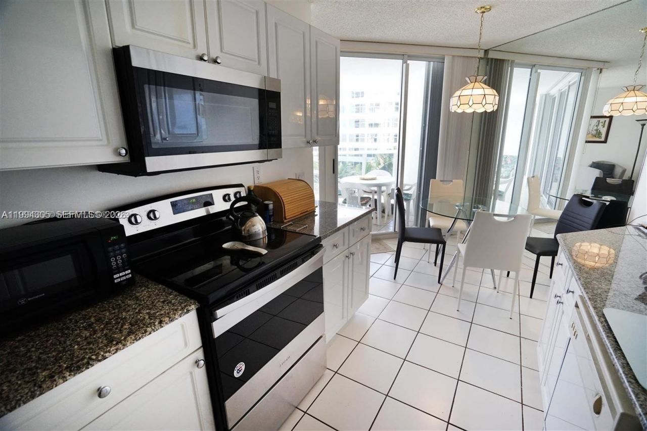16711 Collins Ave, Unit 601, Sunny Isles Beach, FL 33160 Photo