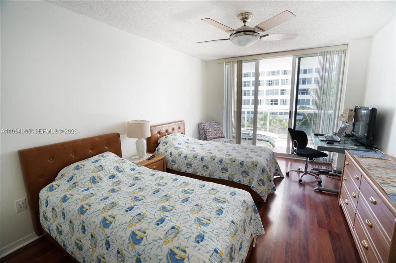 16711 Collins Ave, Unit 601, Sunny Isles Beach, FL 33160 Photo