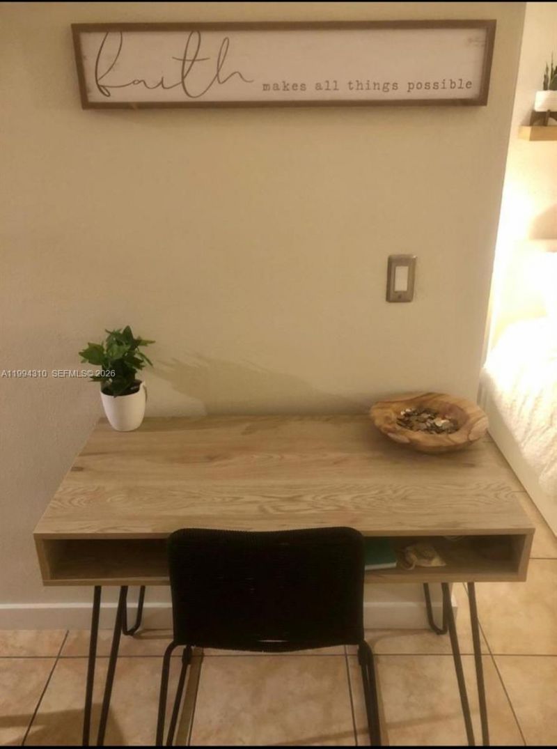 620 76th St, Unit 11, Miami Beach, FL 33141 Photo