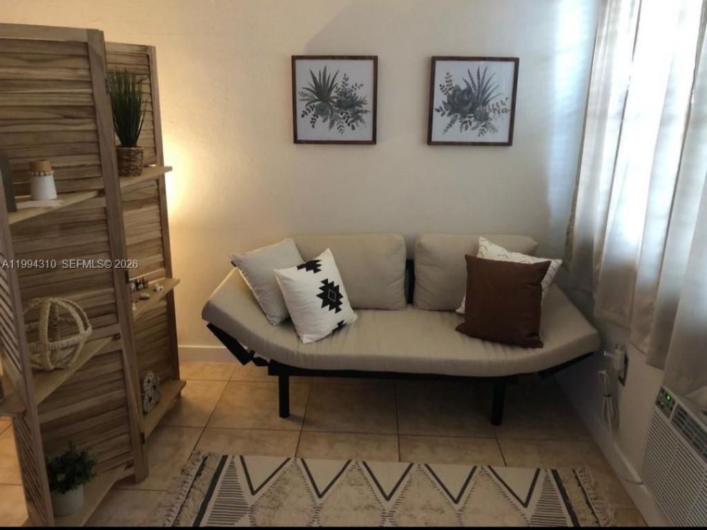 620 76th St, Unit 11, Miami Beach, FL 33141 Photo