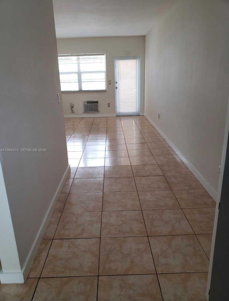 620 76th St, Unit 11, Miami Beach, FL 33141 Photo