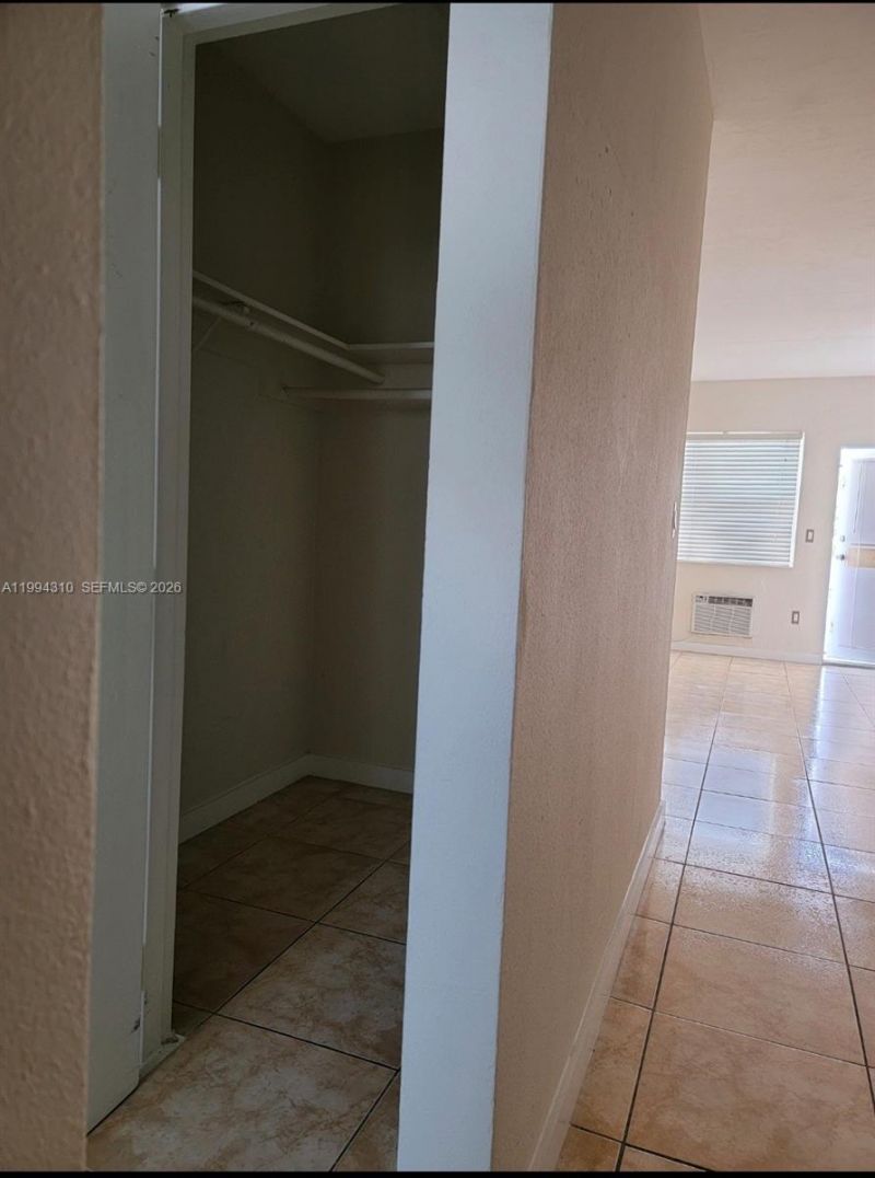620 76th St, Unit 11, Miami Beach, FL 33141 Photo