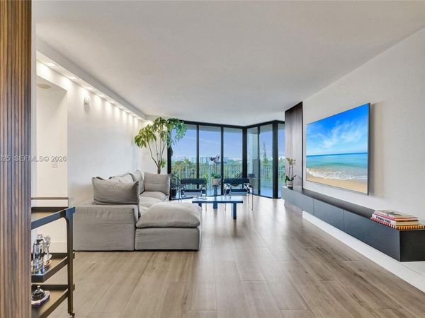 1000 Quayside Ter, Unit 707, Miami, FL 33138