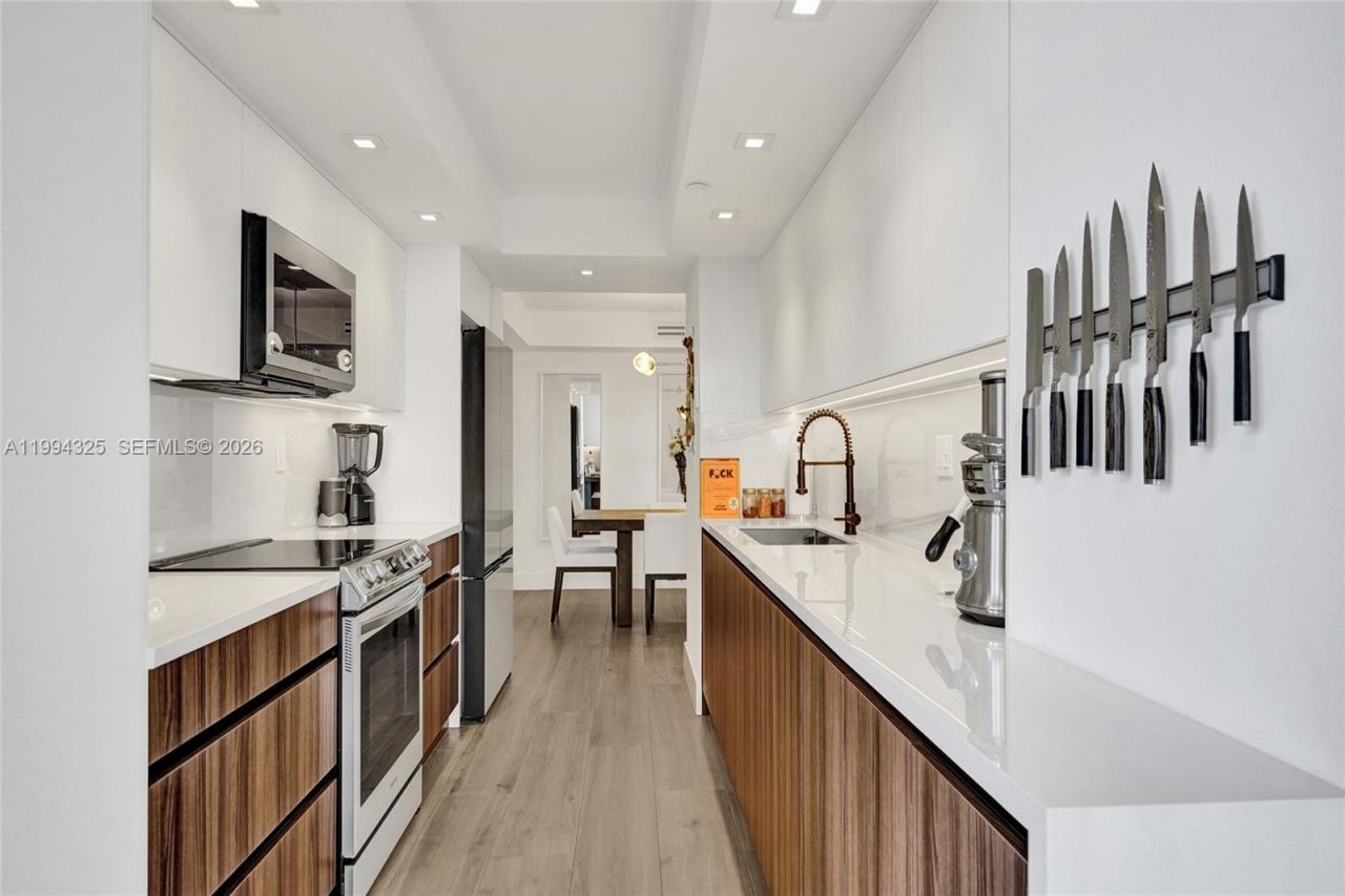 1000 Quayside Ter, Unit 707, Miami, FL 33138 Photo