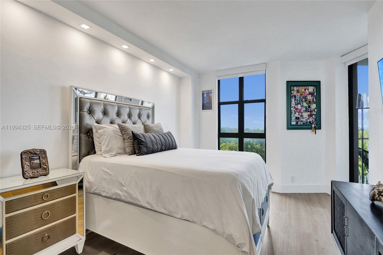 1000 Quayside Ter, Unit 707, Miami, FL 33138 Photo