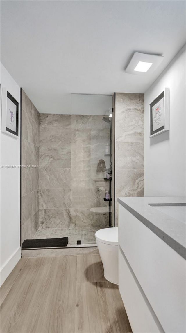 1000 Quayside Ter, Unit 707, Miami, FL 33138 Photo